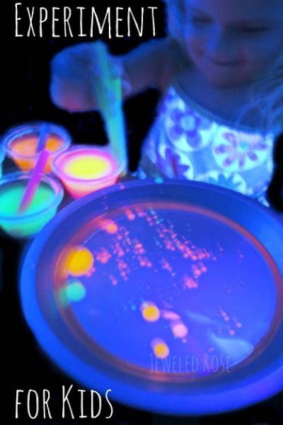 Glowing Oil and Water Experiment